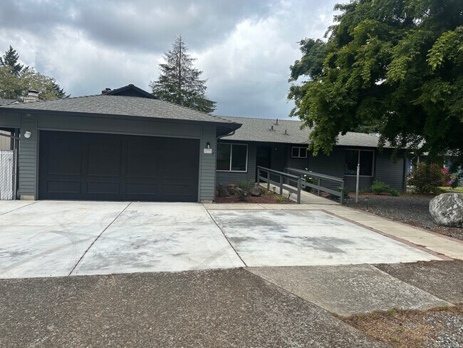 Foto del edificio - 633 SE 156th Ave