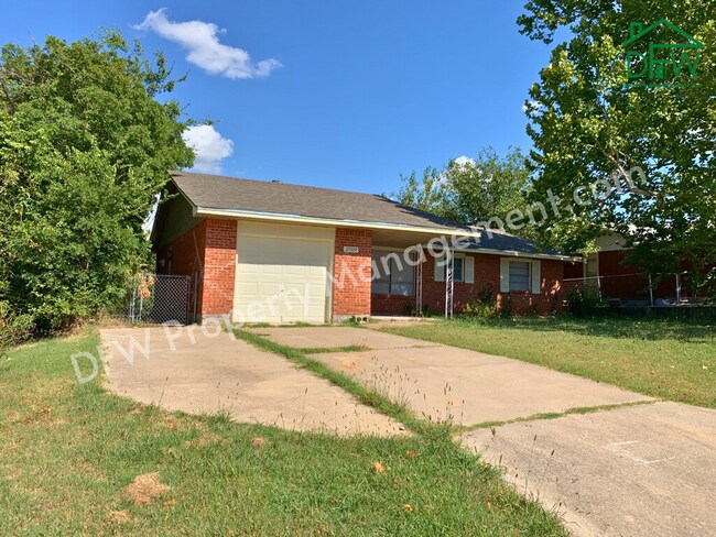 Foto del edificio - 2709 NW Hilltop Dr