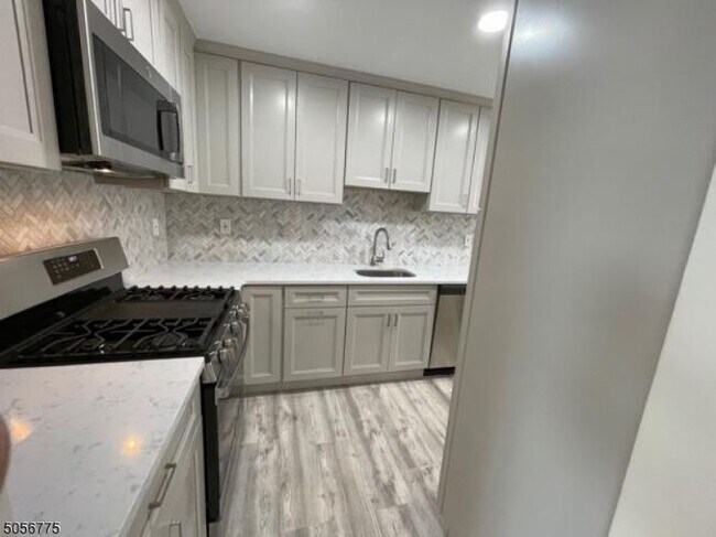 Foto del edificio - 39 Woodland Dr
