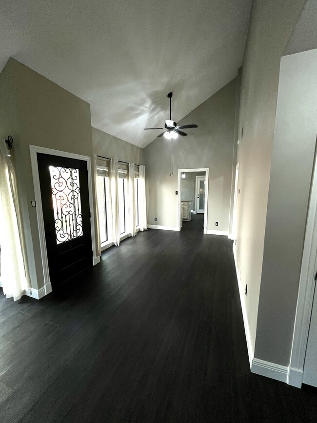 Building Photo - 4025 Rive Ln