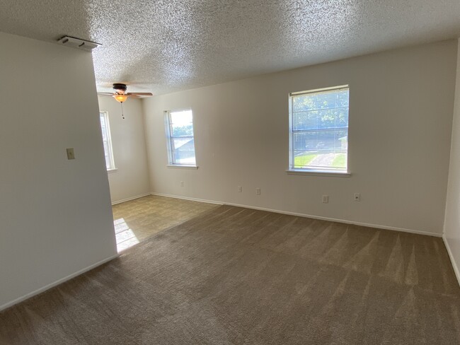Foto del edificio - 403 Tammy Lynn Dr