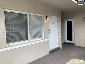 Building Photo - 81 Edgewater Dr