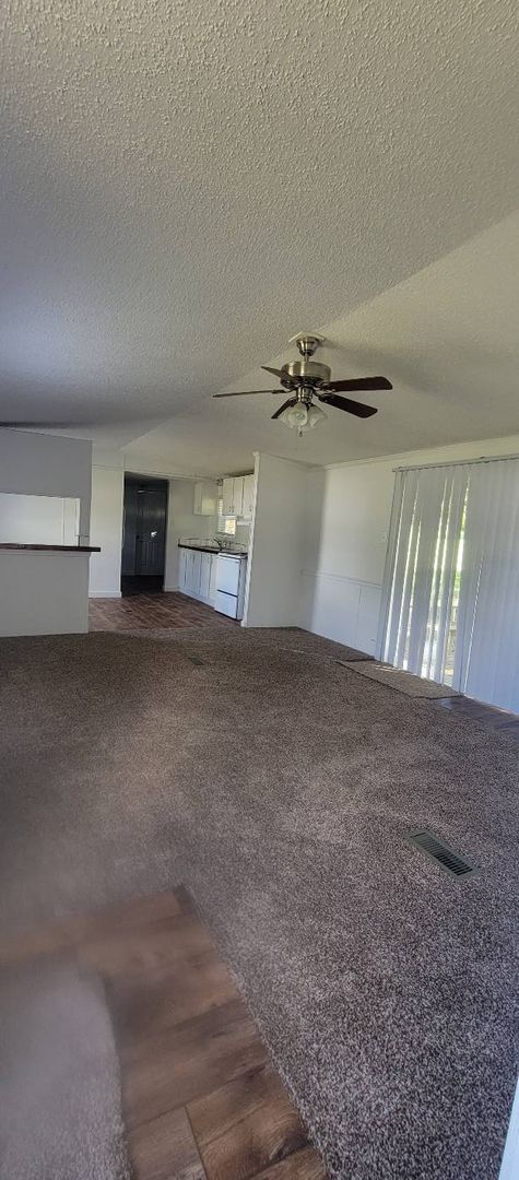 Building Photo - Ready to Move in