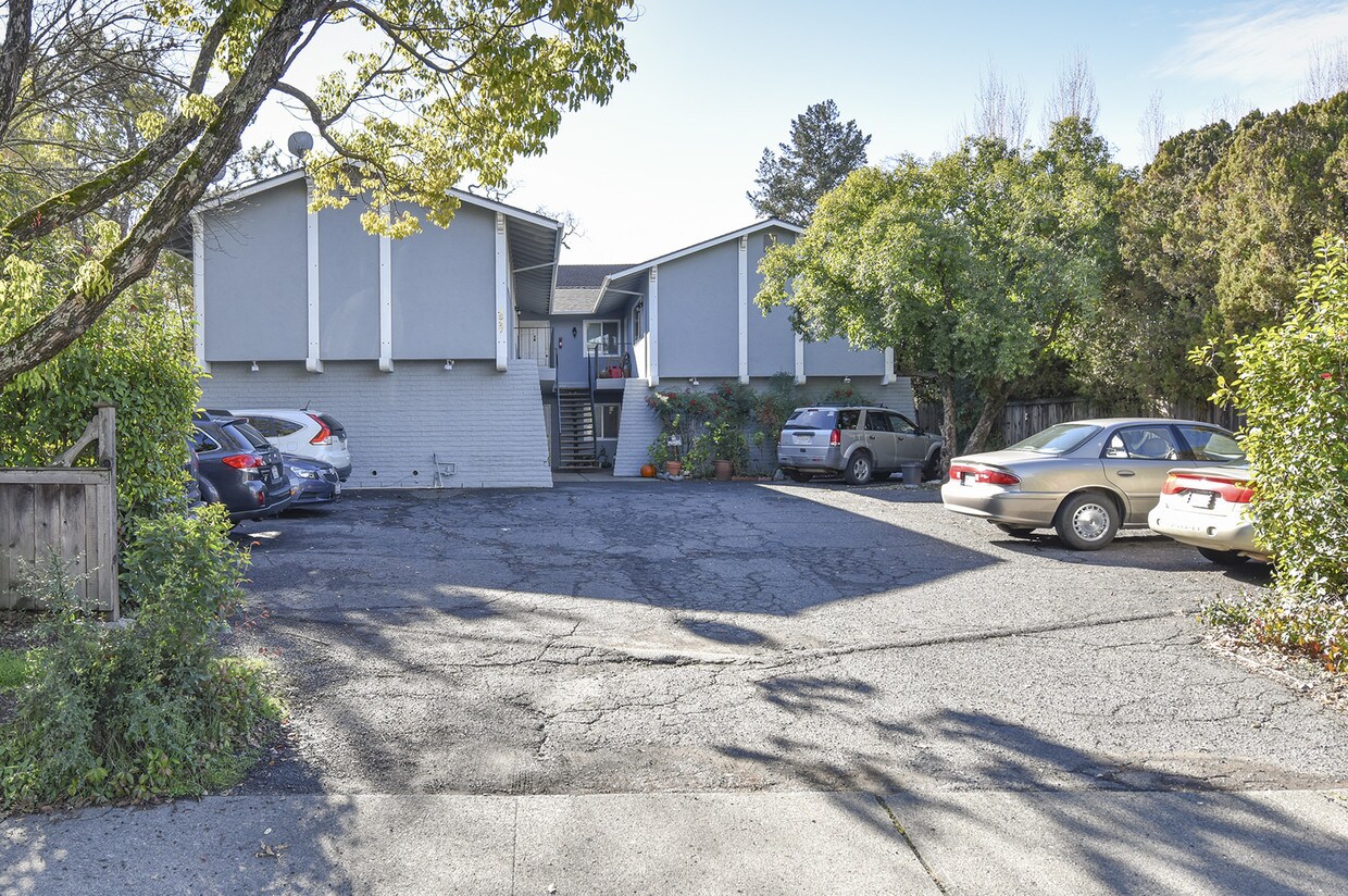Primary Photo - 1327 Monte Vista Ave
