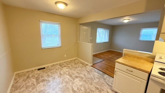 Building Photo - 3608 Luewan Dr