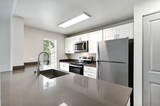 Building Photo - Charter Club Apartments