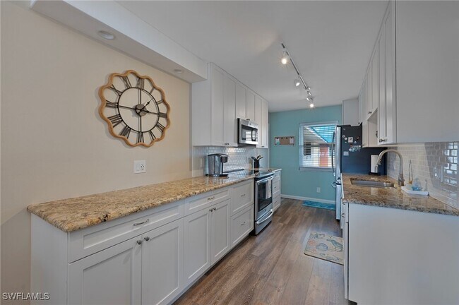 Foto del edificio - 200 Pebble Beach Blvd