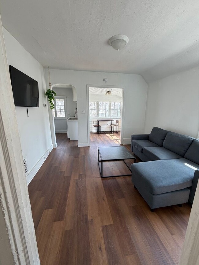 Building Photo - Charming Lakewood Duplex