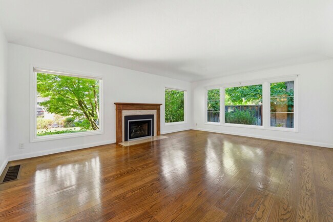 Foto del edificio - 1825 White Oak Dr