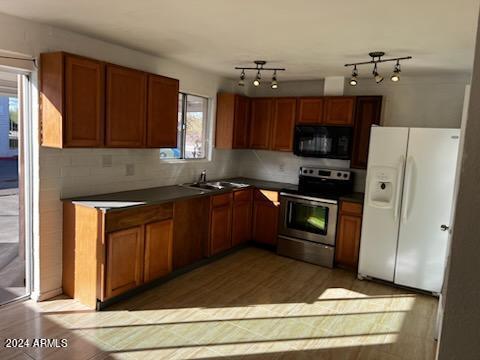 Building Photo - 6565 N 19th Ave
