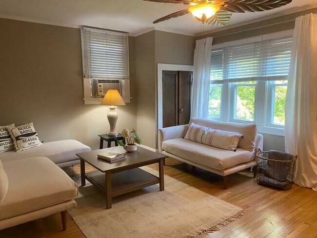 Foto del edificio - 2549 Edgehill Rd