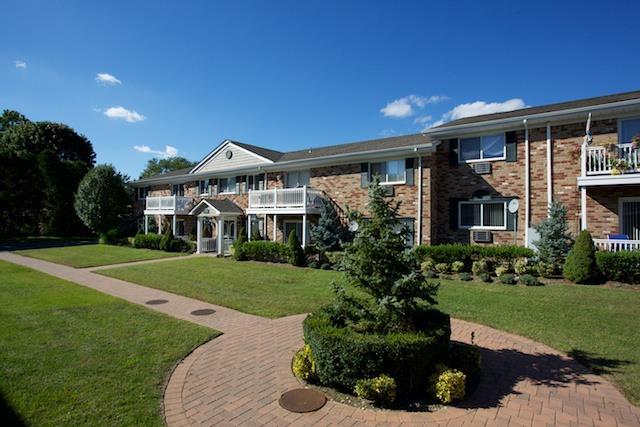 Foto del edificio - 196 Lakeland Ave
