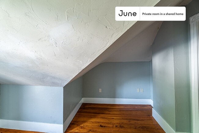Building Photo - Room in Shared 6 bed/2 bath home