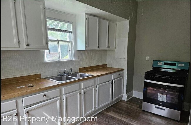 Building Photo - 4 br, 1 bath House - 448 E 114th St