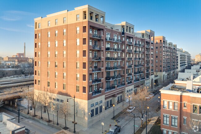 Building Photo - 815-833 W 15th Pl