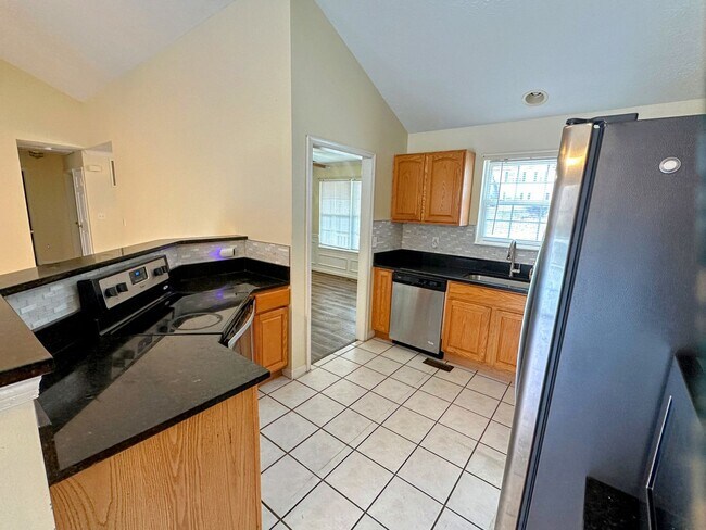 Foto del edificio - Small Quiet Street in Newburg