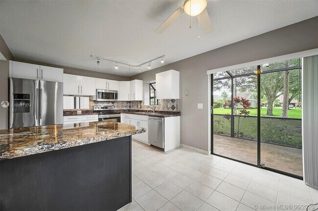 Foto del edificio - 22388 Thousand Pines Ln