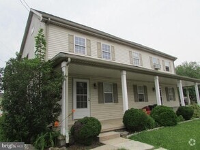 Building Photo - 188 Maple St