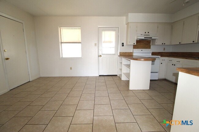 Foto del edificio - 803 Michelle Dr