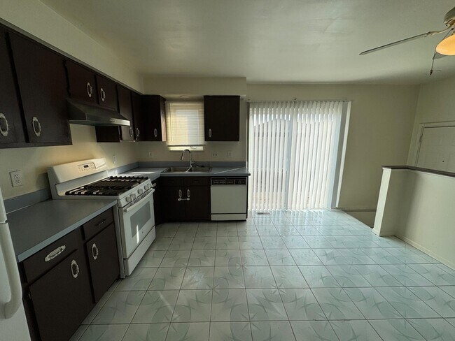 Foto del edificio - 16024 Wellington Ave