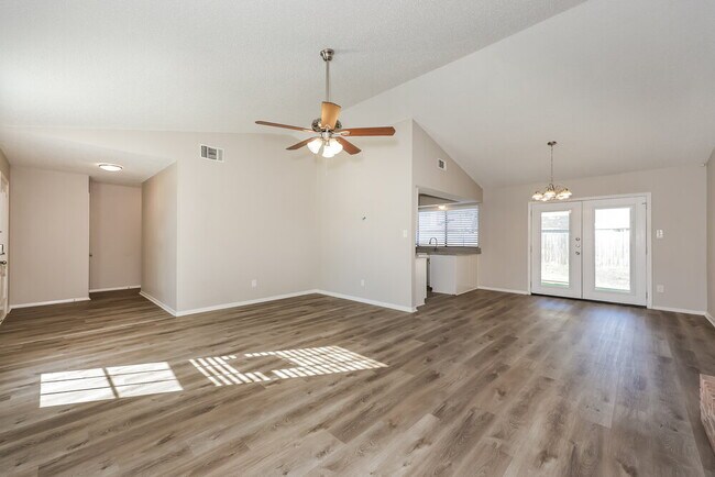 Building Photo - 2410 Bentley Dr