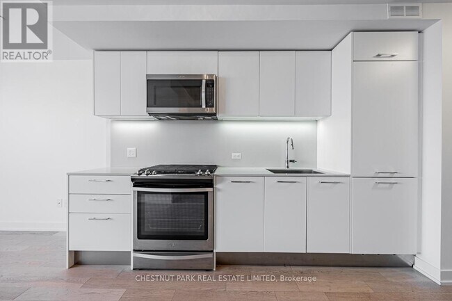 Photo du bâtiment - 665 Kingston Rd