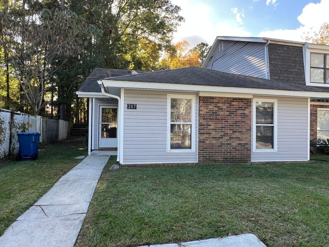 Remodeled 2 bedroom, 1.5 bath duplex - Remodeled 2 bedroom, 1.5  bath duplex