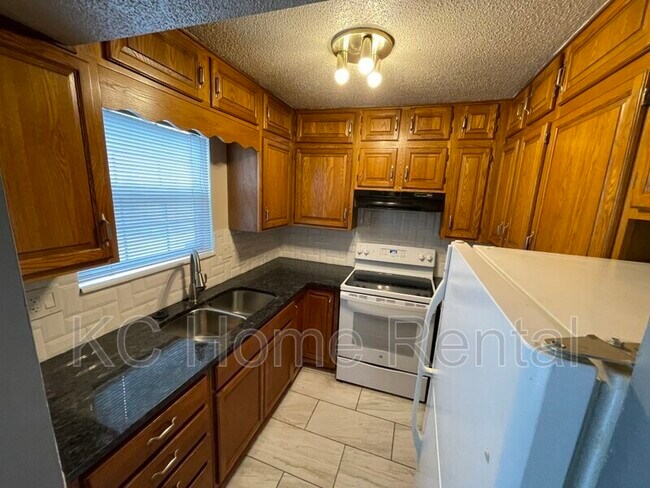 Foto del edificio - 8135 Holmes Rd