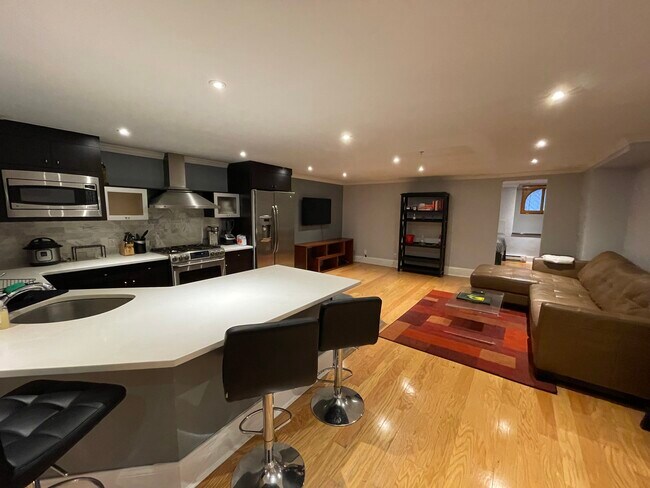 Common Area 1 - 2047 Walnut St