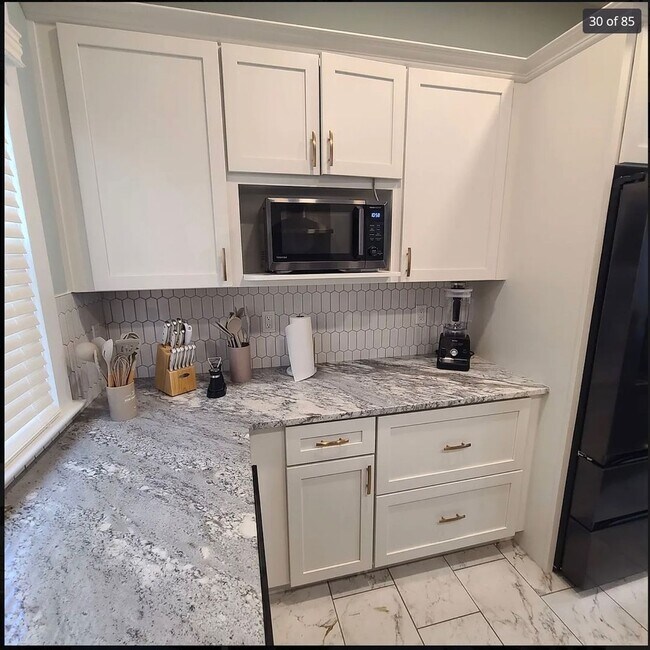 Foto del edificio - Spacious 5BR House in Cleveland via The Cu...