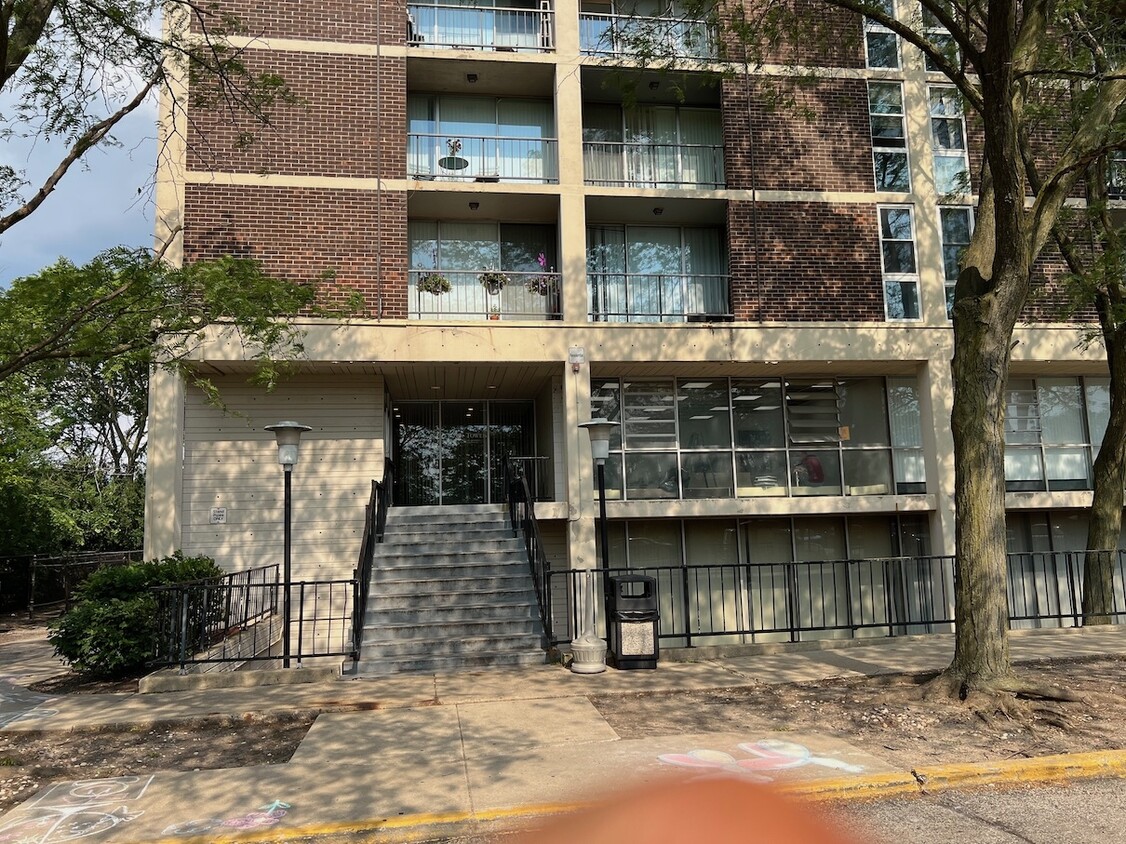 1043 S York Rd Unit 403, Bensenville, IL 60106 Condo for Rent in