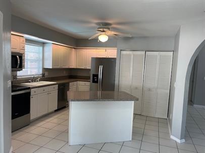 Foto del edificio - Pool Home in San Carlos Park | 3BR + 2BA | Screened Lanai | $2,895/mo