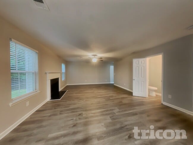 Building Photo - 613 Amberwood Dr