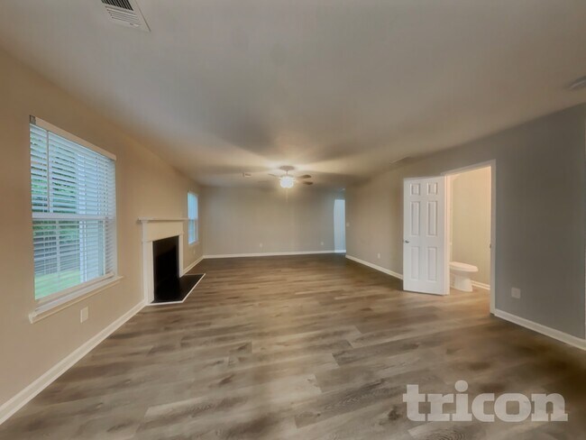 Foto del edificio - 613 Amberwood Dr