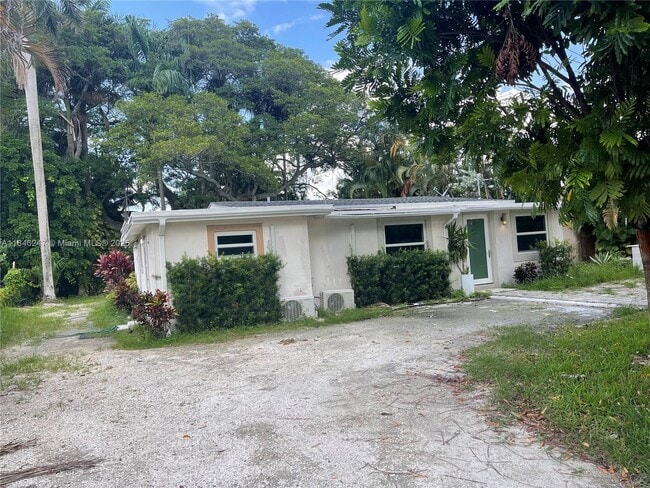 Building Photo - 4681 SW 33rd Ave
