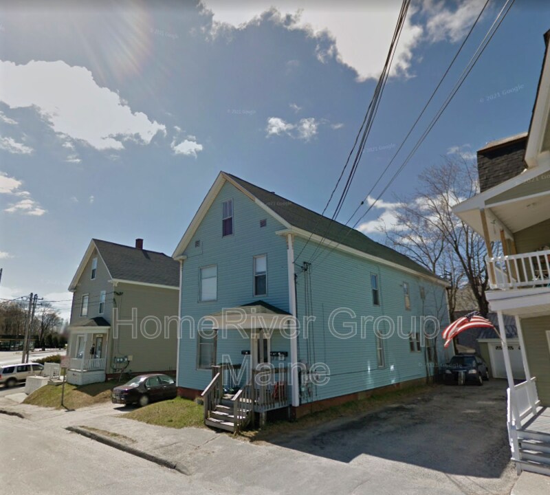 6 Grove St Unit Apt 2, Auburn, ME 04210 Condo for Rent in Auburn, ME