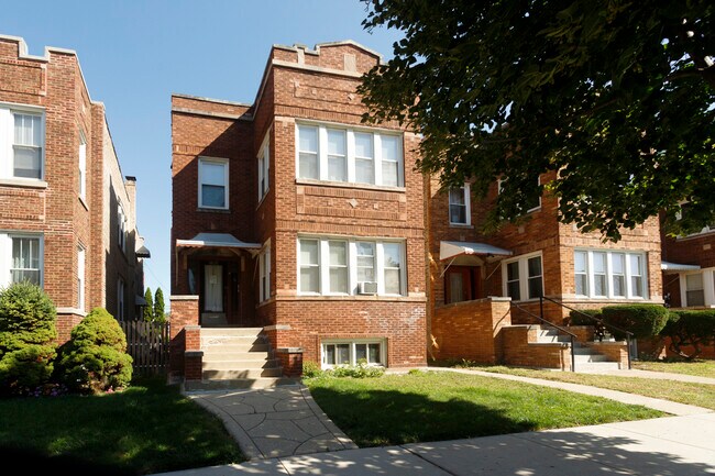 Building Photo - 4820 W Roscoe St