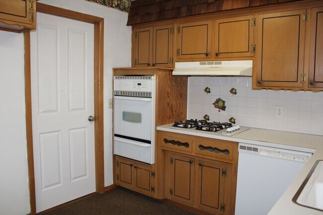 Building Photo - Section 8 Accepted