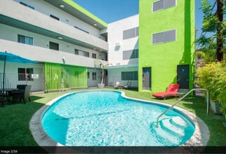 Building Photo - 1595 E Chevy Chase Dr