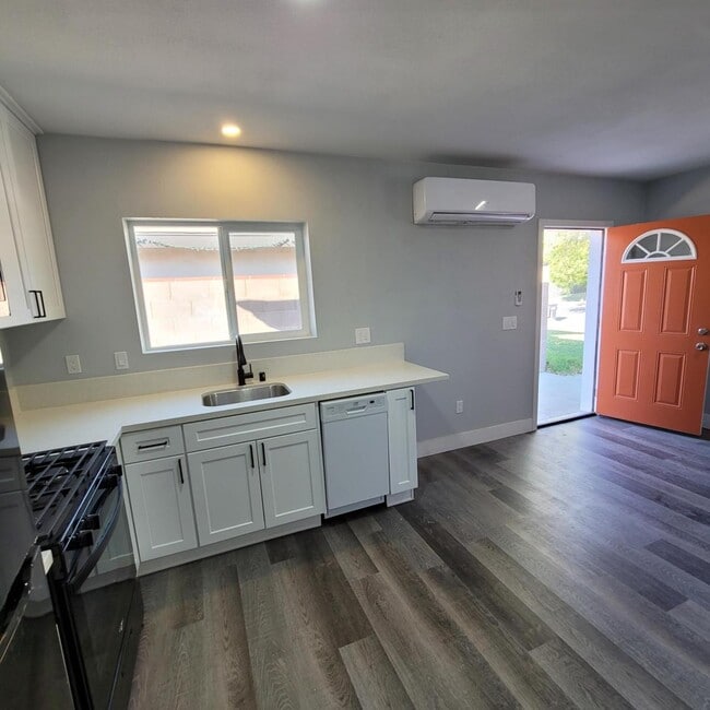 Building Photo - 45517 3rd st E