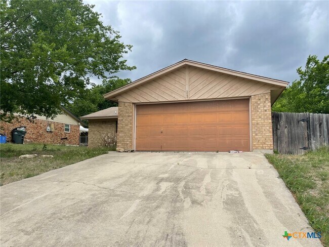 Building Photo - 213 Blanket Dr