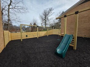 Building Photo - 107 Robbins Dr