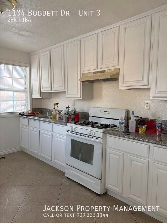 Foto del edificio - 1134 Bobbett Dr