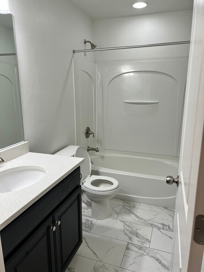 Building Photo - Bluffdale Townhouse