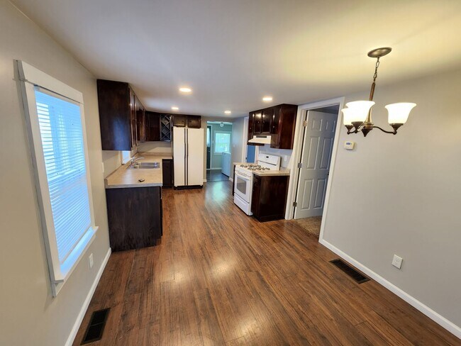 Foto del edificio - Available October 1st - East Peoria - 2BR/...