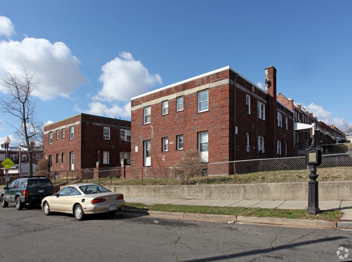 Foto del edificio - 1516-1520 Holbrook St NE