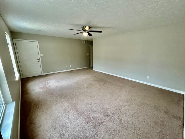 Building Photo - 2 Bed 1.5 Bath Pay ONLY Electric!