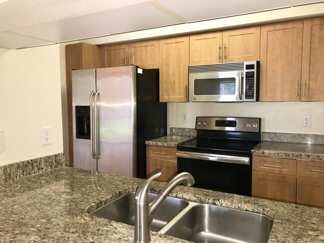 Building Photo - 6533 Emerald Dunes Dr