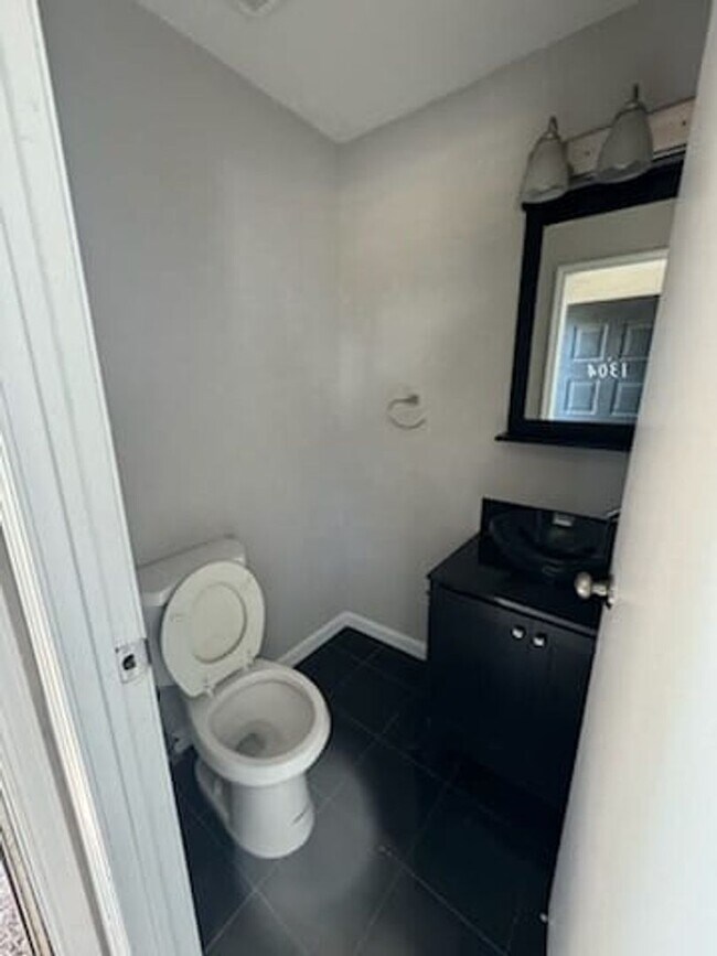 Foto del edificio - Modern 2-Bedroom Apartment in Clementon, NJ