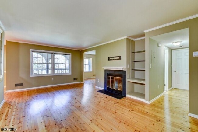 Building Photo - 18E Heritage Dr